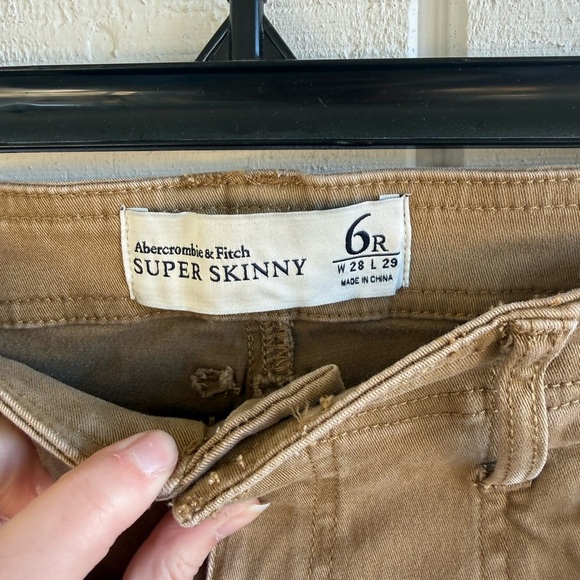 Abercrombie & Fitch Women’s 6R Super Skinny Khaki Cargo Pants - Picture 4 of 6